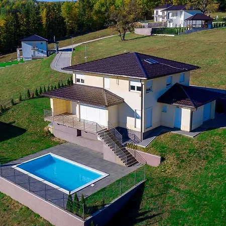 Green Hills Villa *